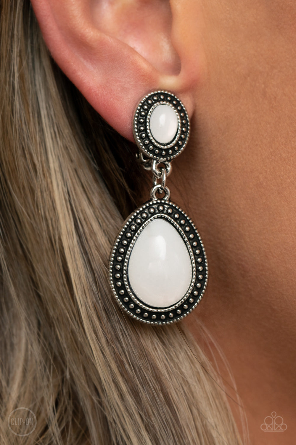 Carefree Clairvoyance Earrings - White