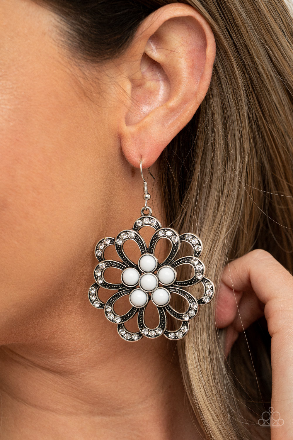 Dazzling Dewdrops Earrings - White