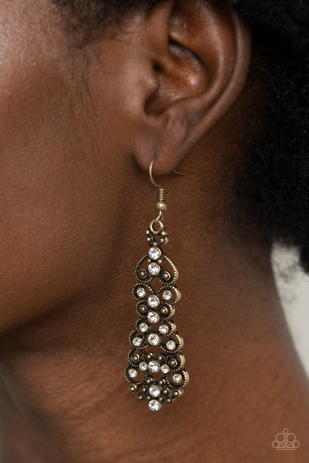 Diva Decorum Earrings - Brass